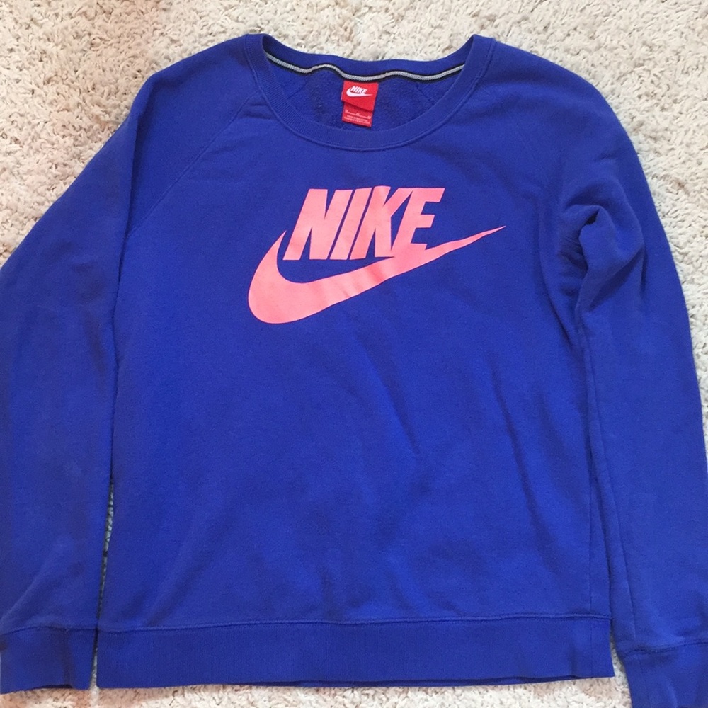 Nike women’s medium crew neck sweatshirt.